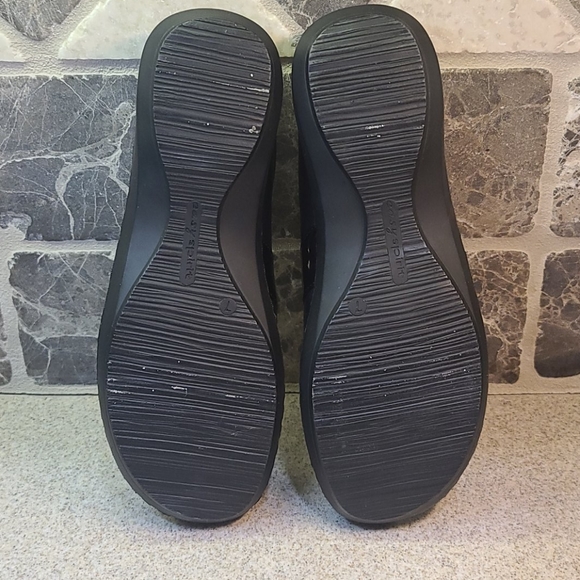 Easyspirit size 7 Black slide shoes. - Picture 7 of 11